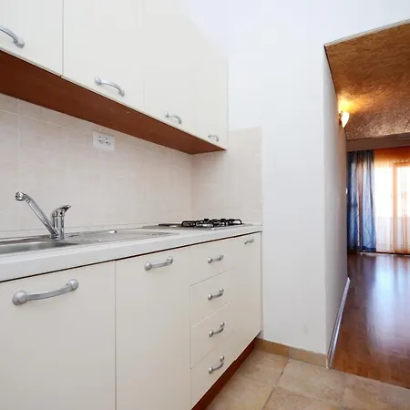 A7 - Apt With 2 Balconies 5 Min Walking To Beach * 포드스트라나