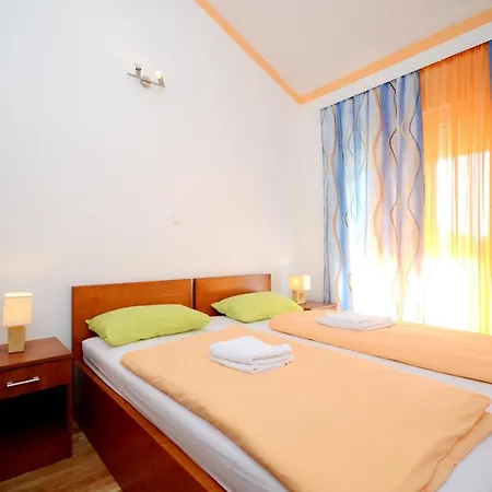 A7 - Apt With 2 Balconies 5 Min Walking To Beach 아파트 포드스트라나